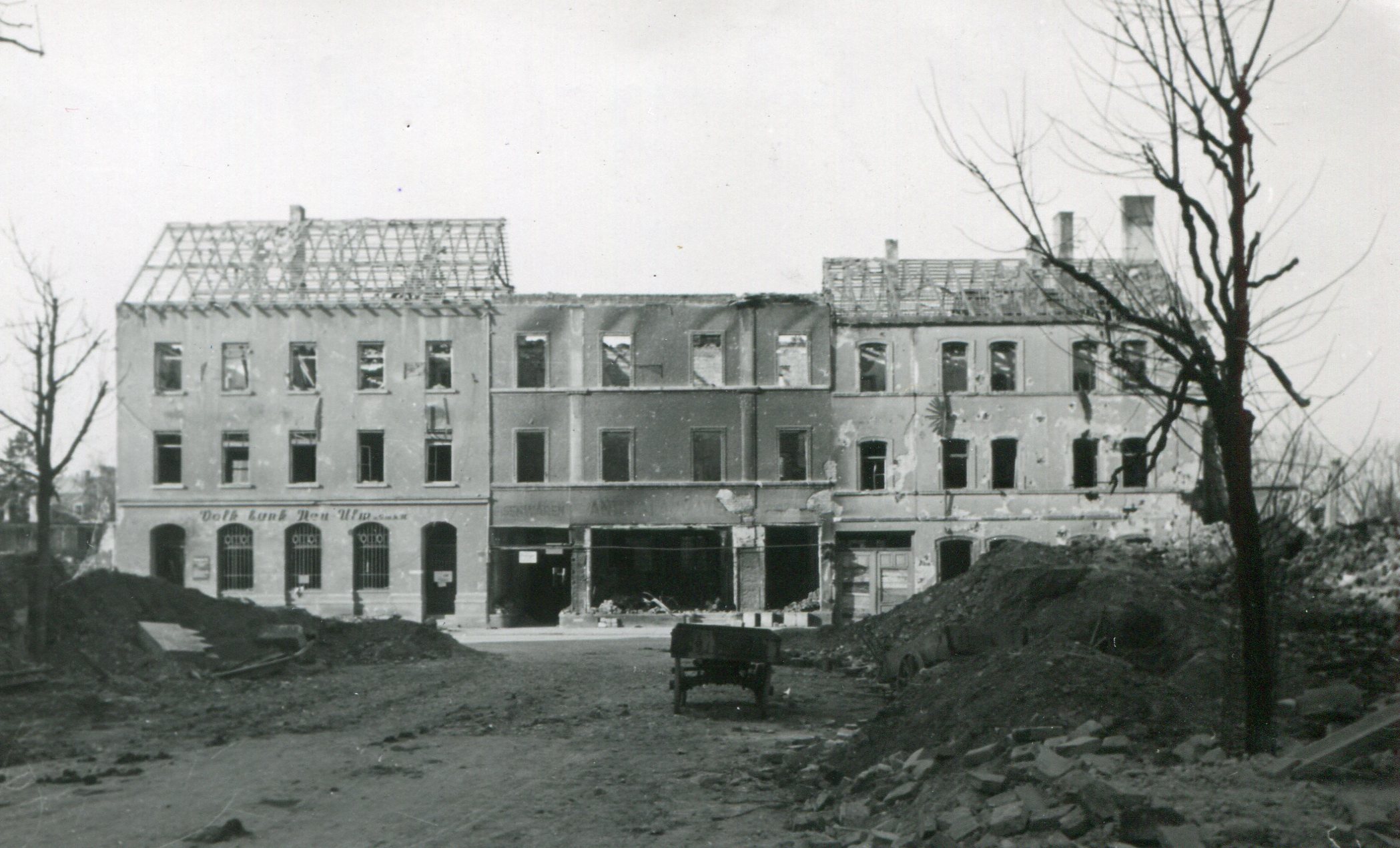 Blick auf die Häuser in der Augsburger Straße aus der Ludwigstraße, 1946