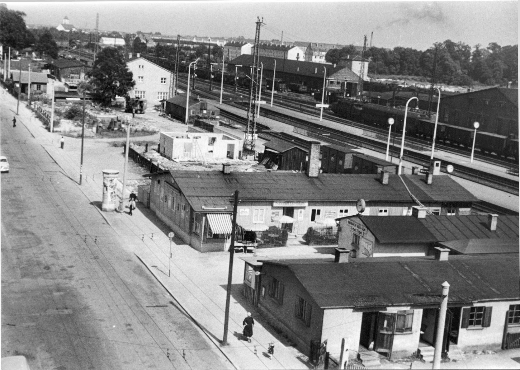 Provisorische Bahnhofsbauten vor dem Neubau des Bahnhofs, Anfang 1950er-Jahre, StANU, Mangold